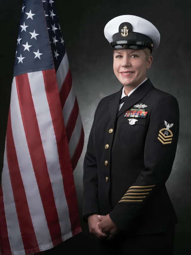 navy veteran formal us flag portrait in uniform military headshotdc moshe zusman-3.JPG